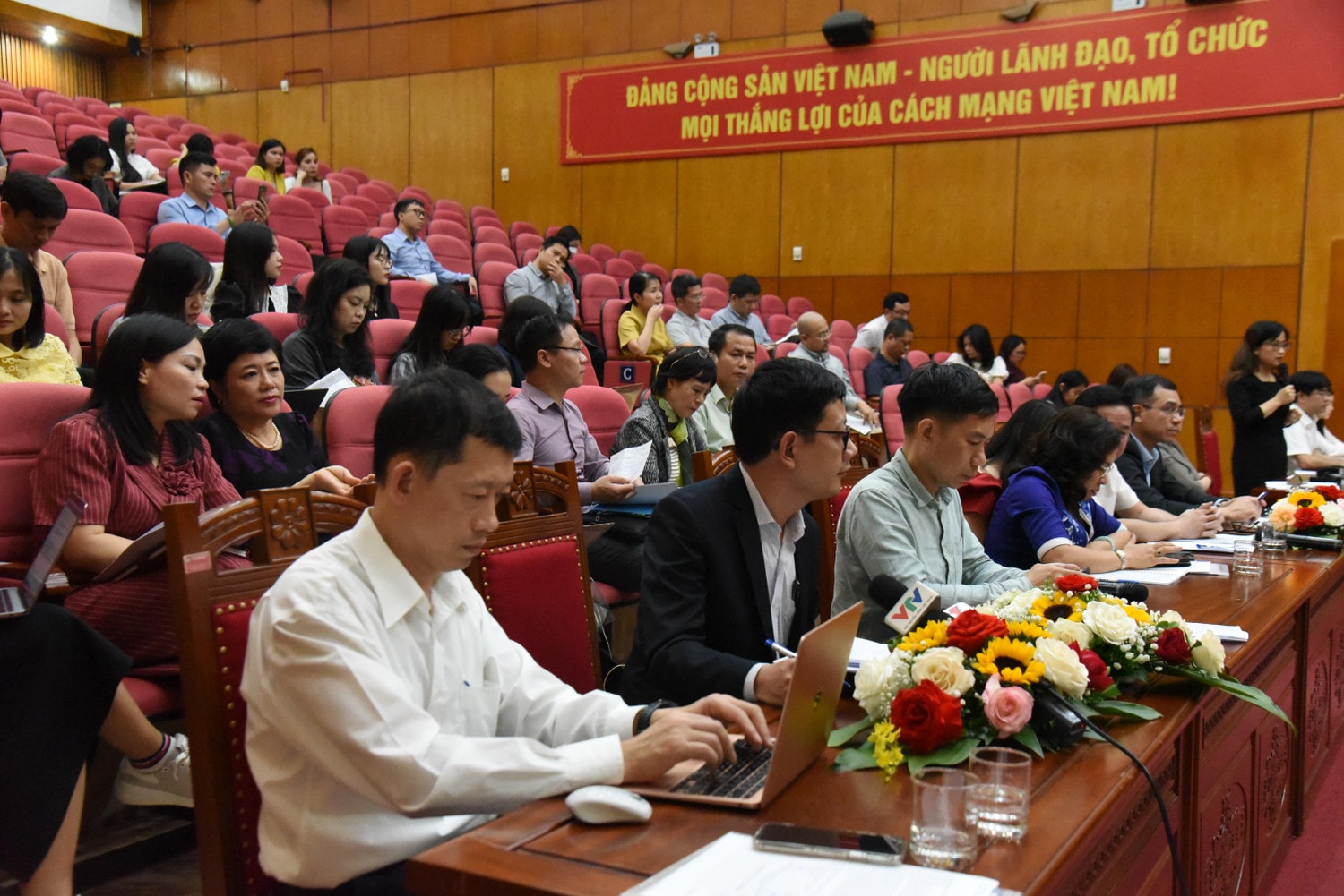 Đại diện các Cục, Vụ Bộ Y tế tại cuộc gặp mặt báo chí, cung cấp thông tin y tế (Ảnh: Xuân Quý) Thiếu vắc xin Tiêm chủng mở rộng trên quy mô toàn quốc, bao giờ có đủ trở lại? -0