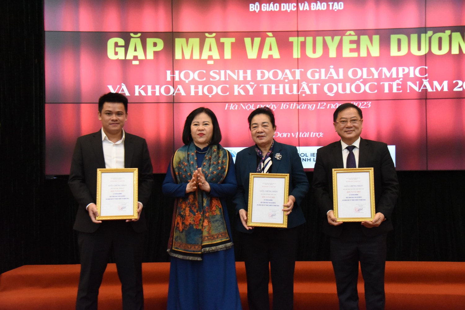 Ảnh: Xuân Quý Bộ GD-ĐT vinh danh học sinh đoạt giải Olympic và Khoa học kỹ thuật quốc tế năm 2023 -4