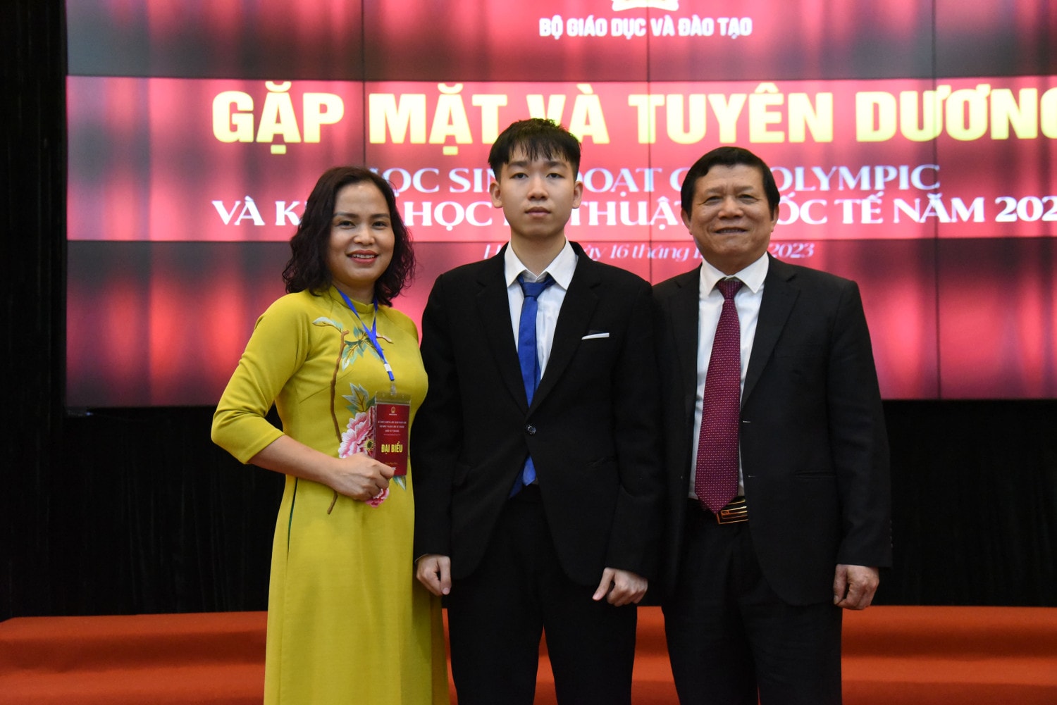 Ảnh: Xuân Quý Bộ GD-ĐT vinh danh học sinh đoạt giải Olympic và Khoa học kỹ thuật quốc tế năm 2023 -5