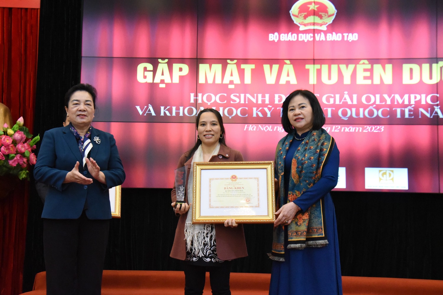 Ảnh: Xuân Quý Bộ GD-ĐT vinh danh học sinh đoạt giải Olympic và Khoa học kỹ thuật quốc tế năm 2023 -1