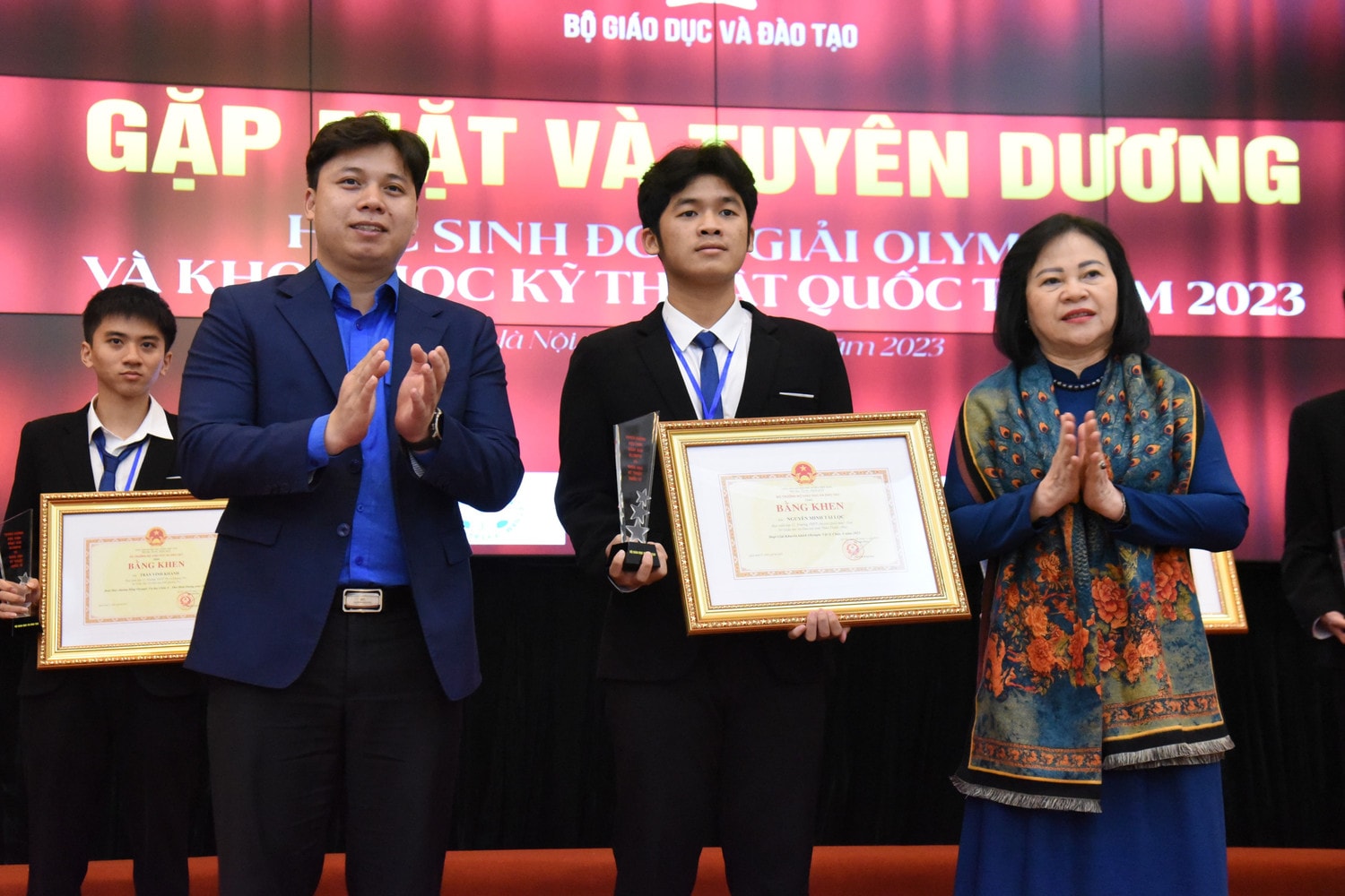 Ảnh: Xuân Quý Bộ GD-ĐT vinh danh học sinh đoạt giải Olympic và Khoa học kỹ thuật quốc tế năm 2023 -0