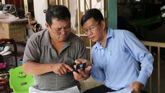 Hướng dẫn người dân thực hiện các thao tác trực tuyến trên Cổng Dịch vụ công quốc gia khi đóng tiếp BHXH tự nguyện. Nguồn: ITN