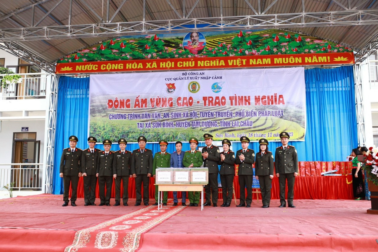 Mang đông ấm về với vùng cao -0