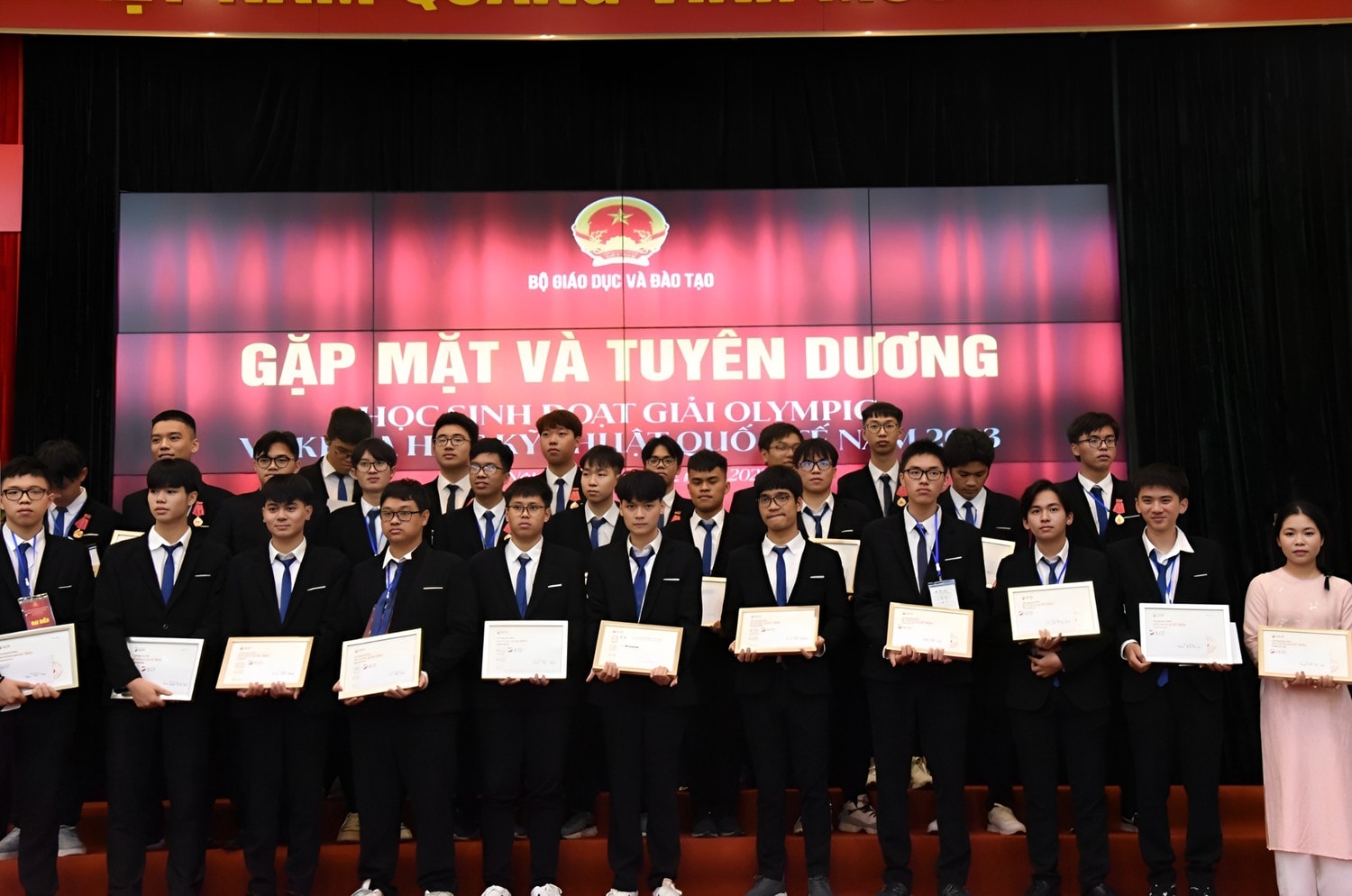 Đam mê chinh phục lĩnh vực công nghệ của nam sinh đạt Huy chương Bạc Olympic Tin học châu Á-Thái Bình Dương -0