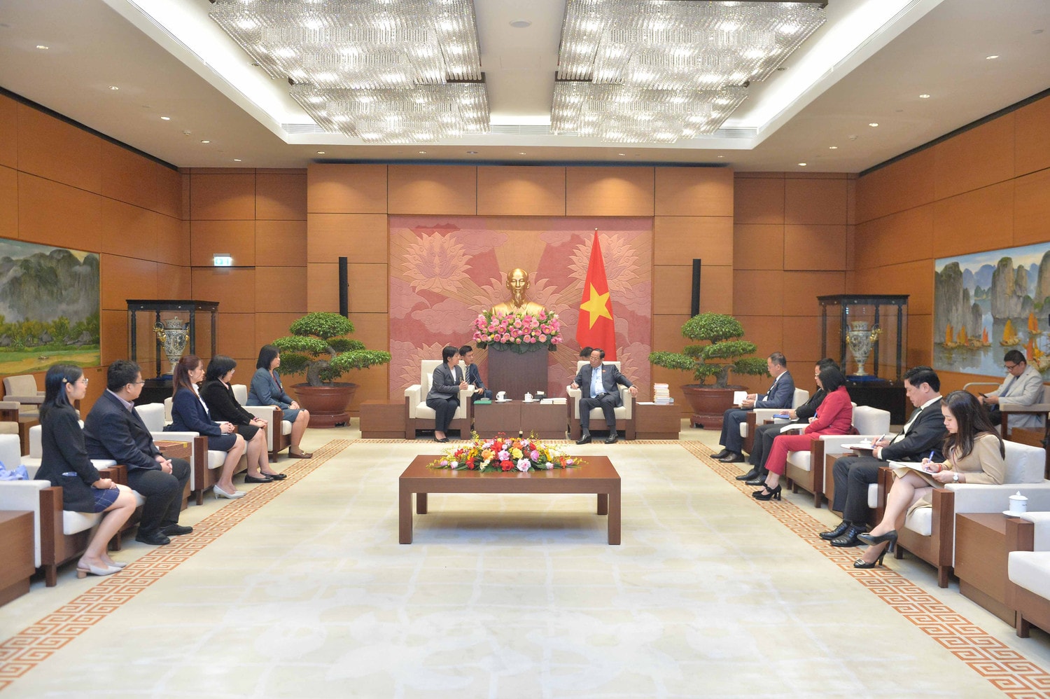 Toàn cảnh