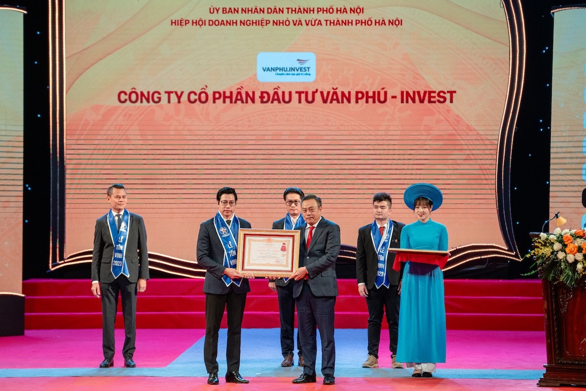 Văn Phú - Invest đón nhận Huân chương lao động hạng Ba -0