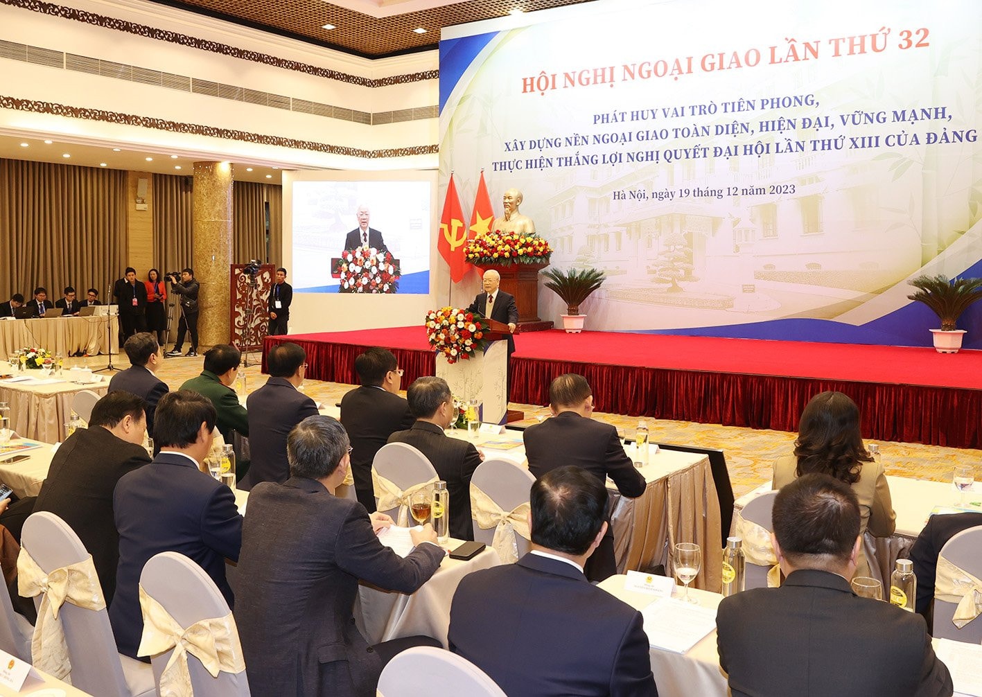 Xây dựng và phát triển nền ngoại giao hiện đại, vững mạnh toàn diện, mang đậm bản sắc “cây tre Việt Nam -0