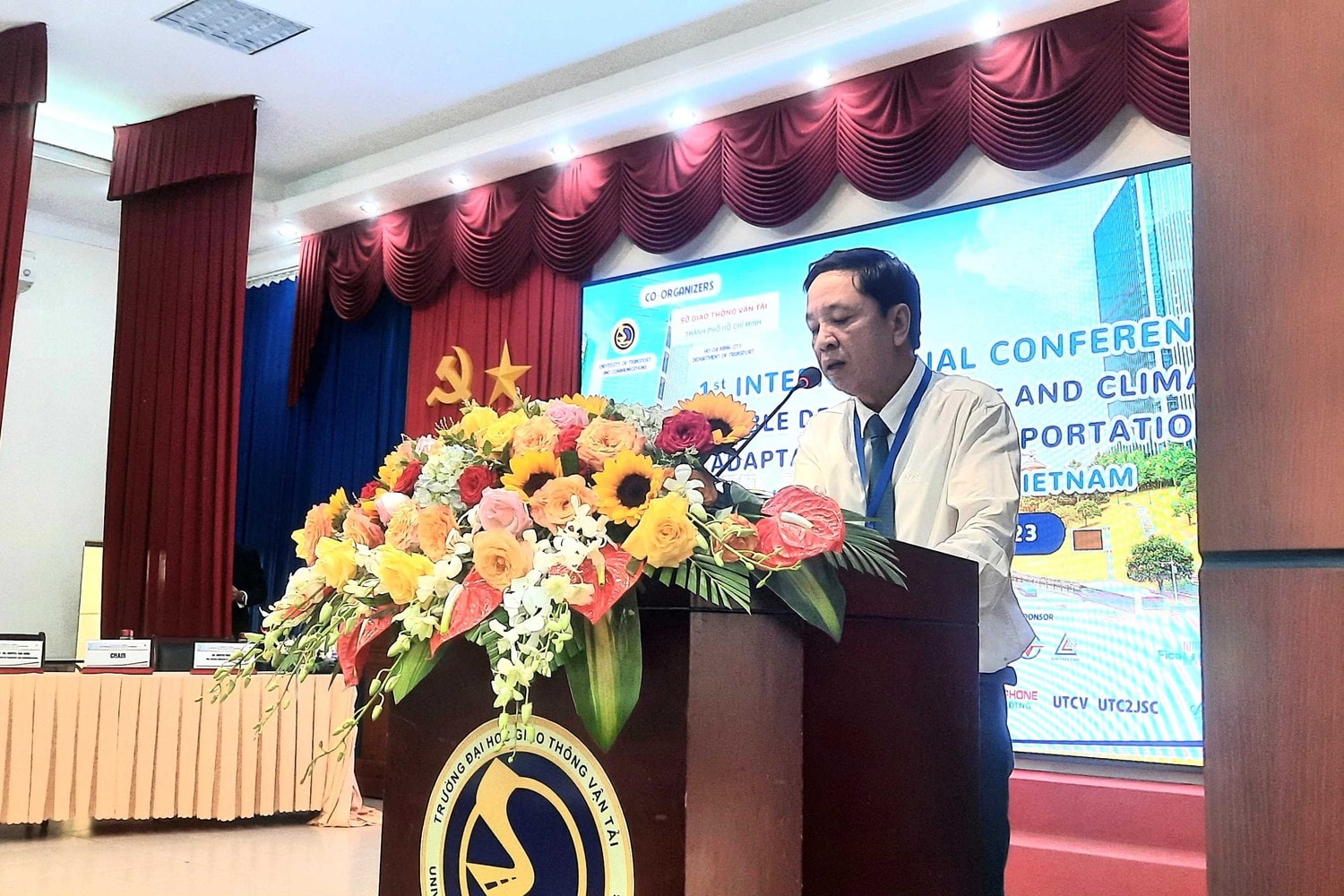 Tìm giải pháp phát triển bền vững và thích ứng với biến đổi khí hậu trong lĩnh vực giao thông vận tải -0