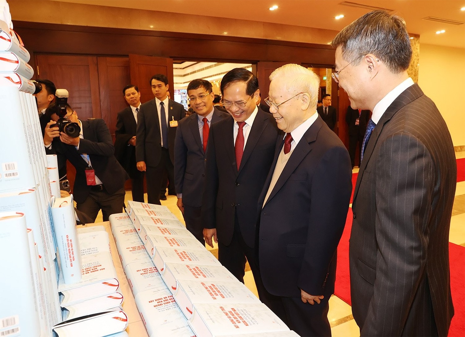 Tiếp tục đổi mới, xây dựng và phát triển nền đối ngoại, ngoại giao Việt Nam hiện đại, vững mạnh toàn diện, mang đậm bản sắc 