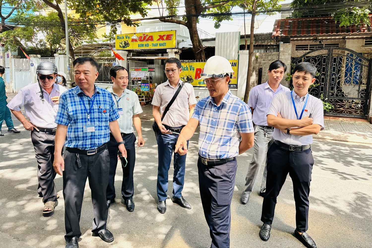 Phó Chủ tịch UBND TP Vũng Tàu Vũ Hồng Thuấn trực tiếp kiểm tra, chỉ đạo công tác chỉnh trang đô thị. (Báo BR-VT)