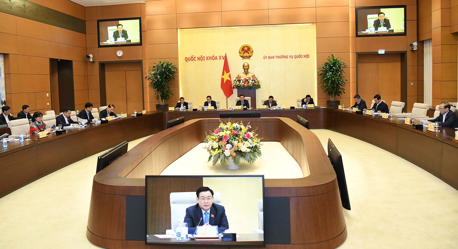 Chủ tịch Quốc hội Vương Đình Huệ chủ trì làm việc về dự án Luật Các tổ chức tín dụng (sửa đổi) -0