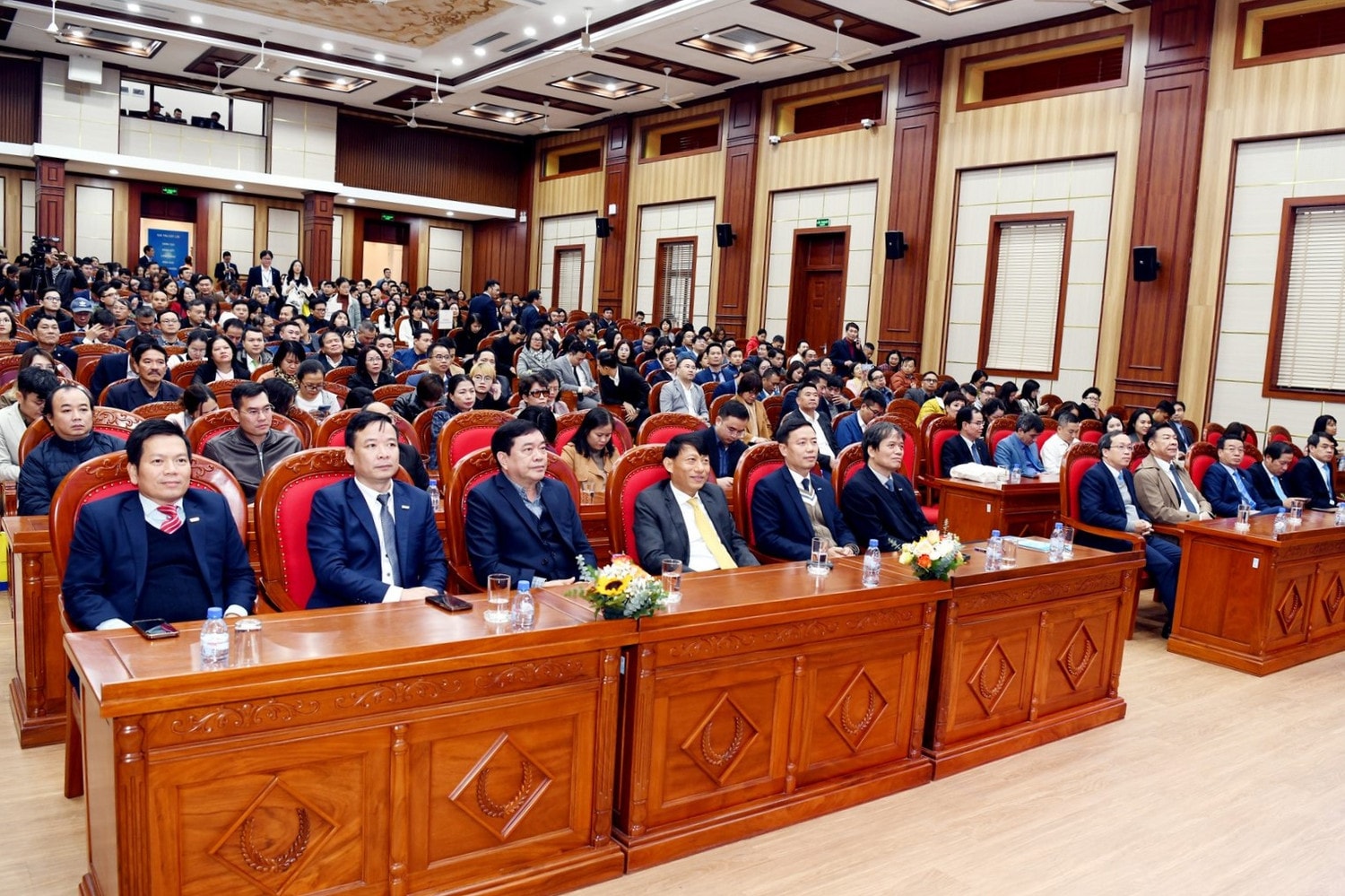 Đại biểu tham dự Hội nghị Gắn kết giữa doanh nghiệp, tổ chức chính trị xã hội và trường đại học tạo đột phá trong đổi mới nội dung giảng dạy -0