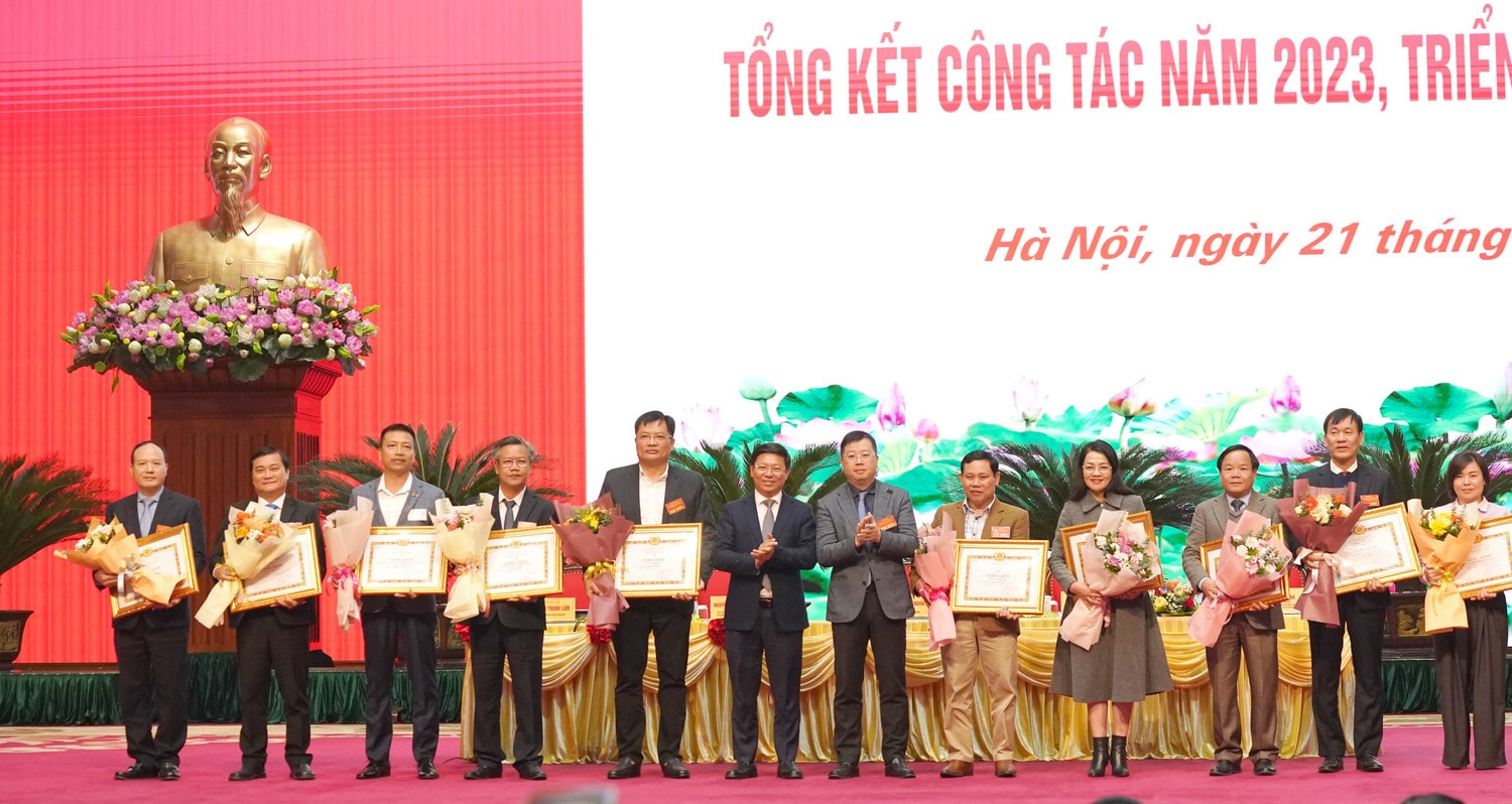 Hội nghị báo chí toàn quốc tổng kết công tác năm 2023, triển khai nhiệm vụ năm 2024 ảnh 9 Hội nghị báo chí toàn quốc tổng kết công tác năm 2023 triển khai nhiệm vụ năm 2024 -5