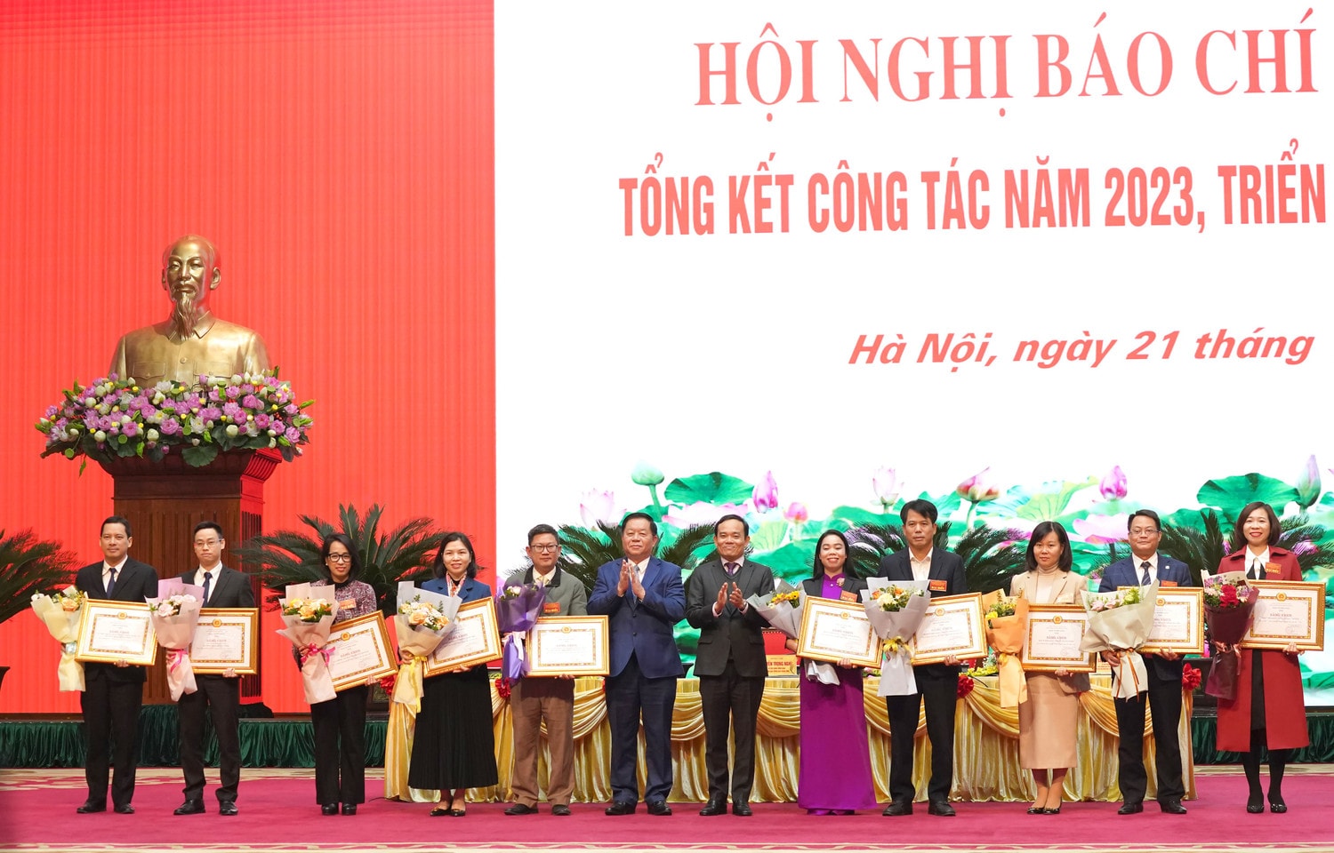 Hội nghị báo chí toàn quốc tổng kết công tác năm 2023, triển khai nhiệm vụ năm 2024 ảnh 7 Hội nghị báo chí toàn quốc tổng kết công tác năm 2023 triển khai nhiệm vụ năm 2024 -9