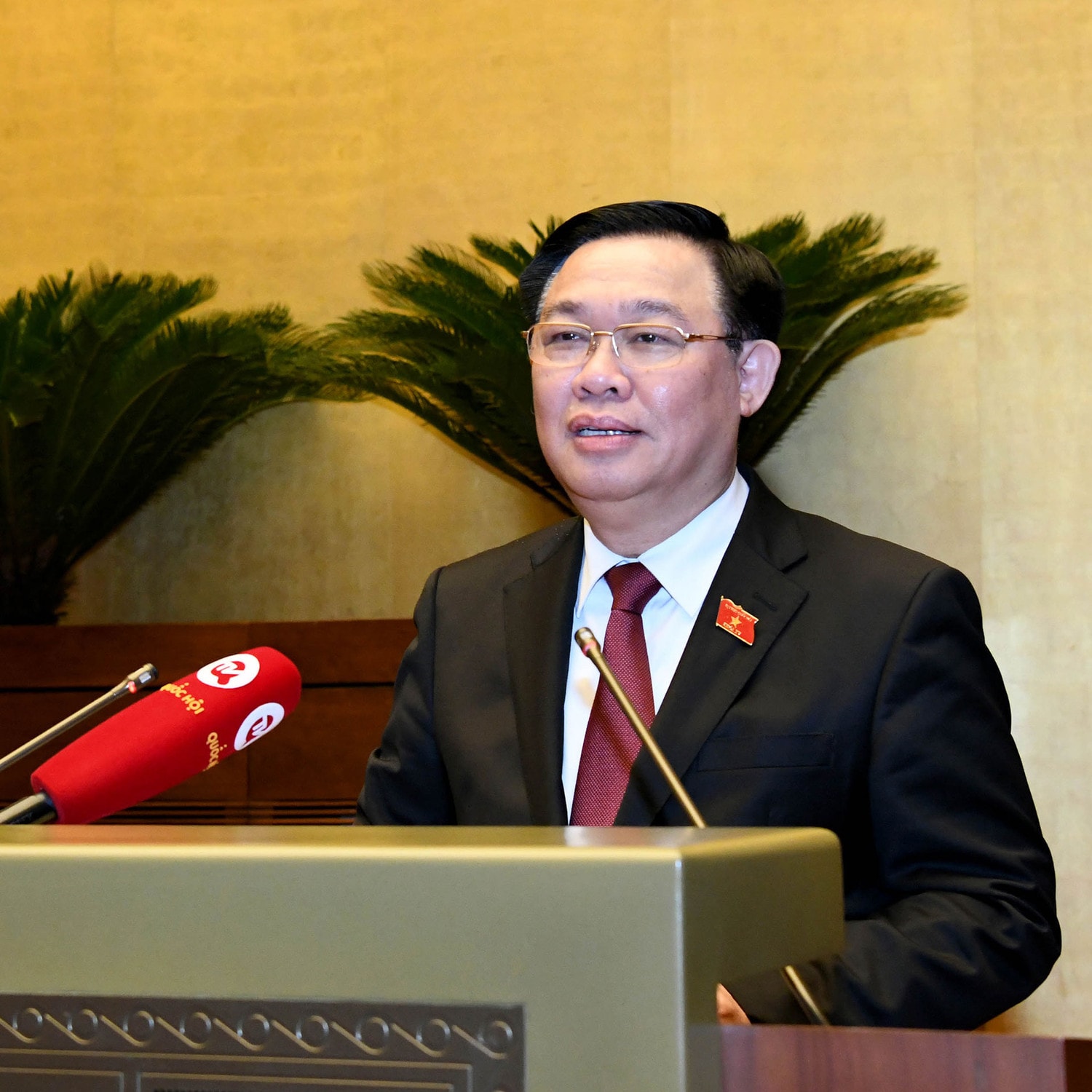 Giữ vững nguyên tắc đối ngoại, sáng tạo, linh hoạt trong hành động, đặt lợi ích Quốc gia, nhân dân lên trên hết, trước hết