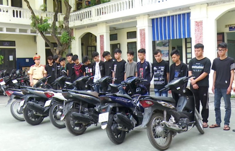 Xử nghiêm những trường hợp cổ xúy thanh thiếu niên lạng lách, đánh võng, đua xe -0