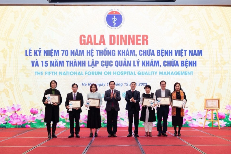Chia sẻ kinh nghiệm quản lý, giải pháp cải tiến chất lượng bệnh viện -0