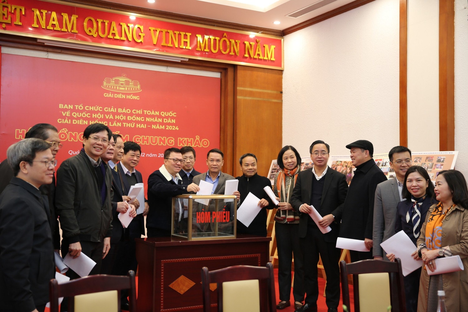 Họp Hội đồng chấm Chung khảo Giải Diên Hồng lần thứ Hai 