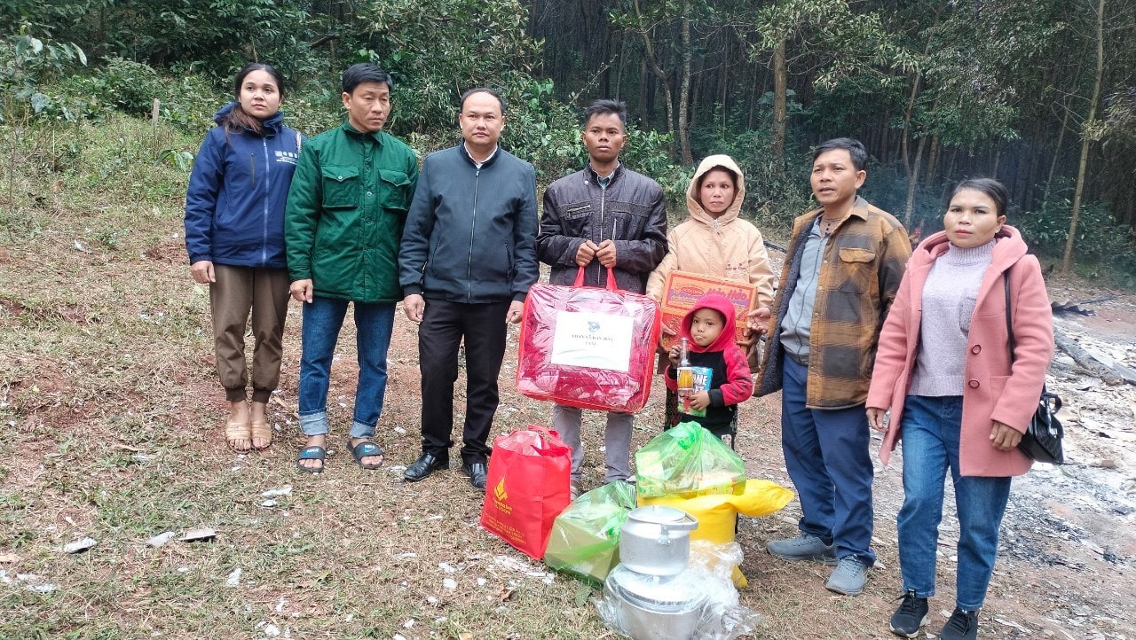 Quảng Bình: Sớm hỗ trợ gia đình đồng bào bị cháy nhà vì đốt củi sưởi ấm -0