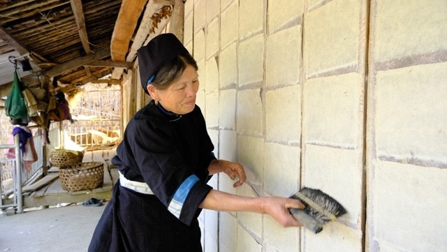 Công đoạn phơi khô giấy. Ảnh: dangcongsan.vn