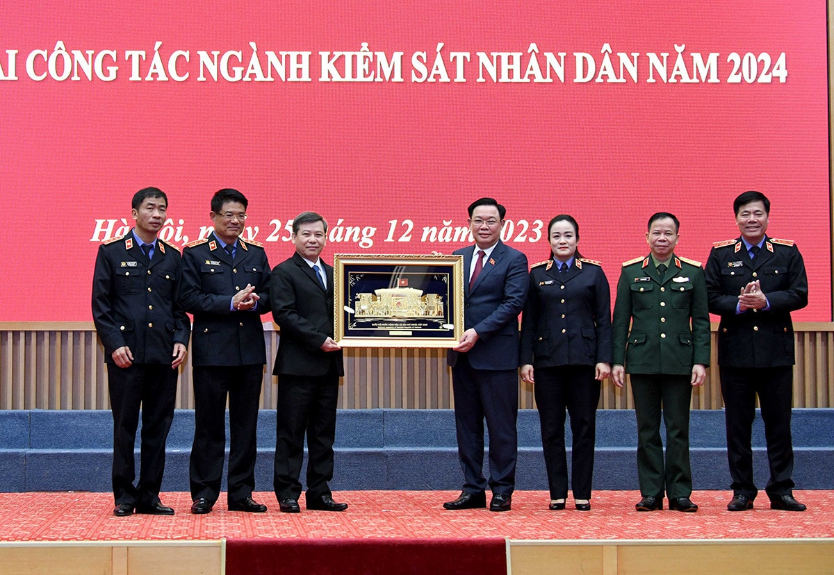 Chủ tịch Quốc hội Vương Đình Huệ: Tiếp tục hoàn thiện thể chế để Viện kiểm sát thực hiện tốt chức năng thực hành quyền công tố -6