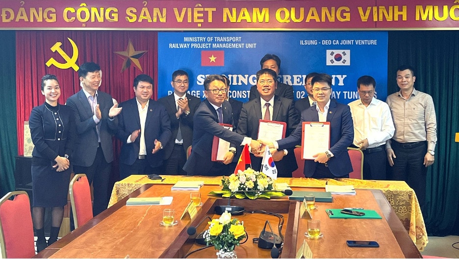 Liên danh Đèo Cả - Ilsung ký hợp đồng xây dựng 2 hầm đường sắt Khe Nét