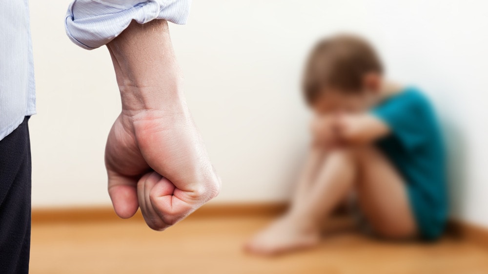 Nuôi dạy trẻ bằng đòn roi có đem lại hiệu quả? -0