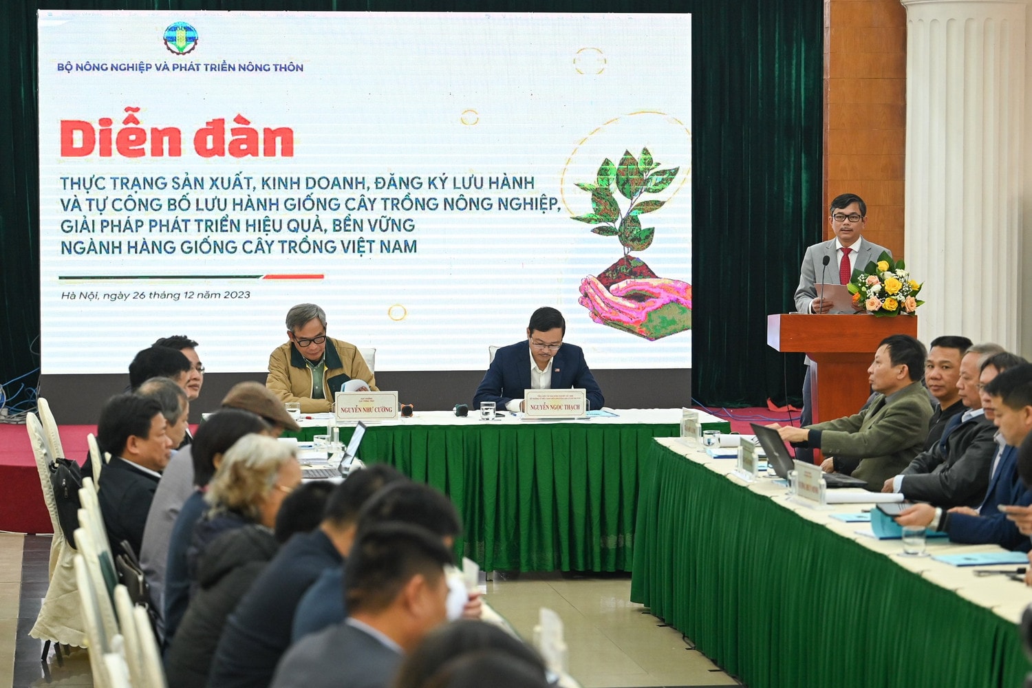 Toàn cảnh diễn đàn