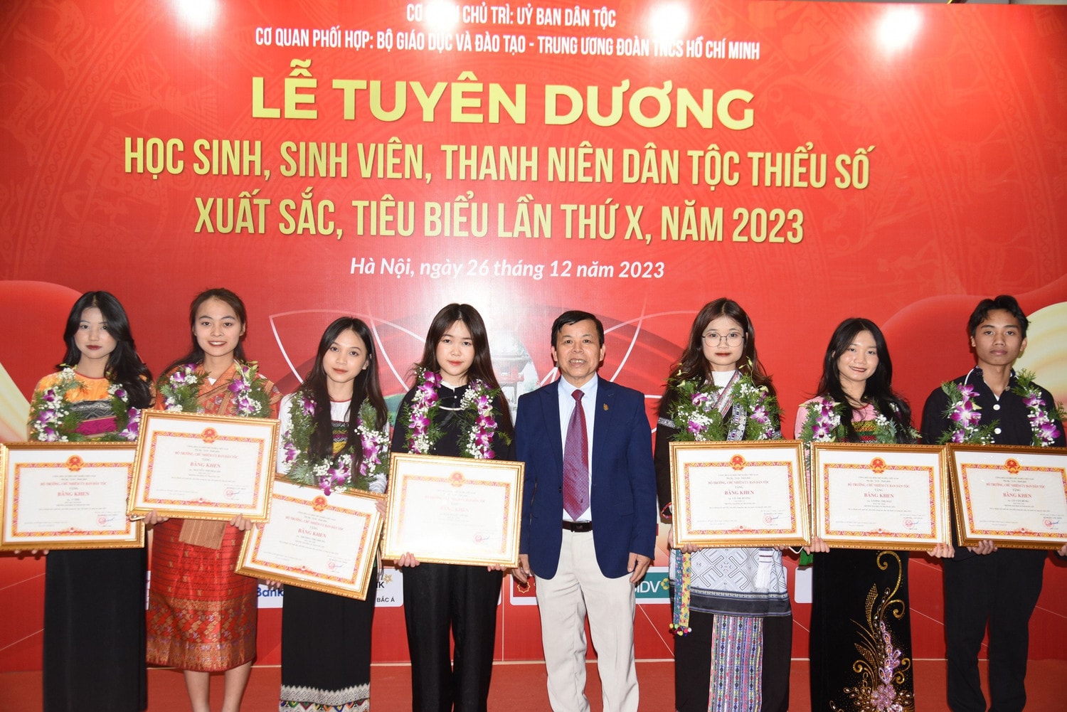 Tuyên dương 143 học sinh, sinh viên, thanh niên dân tộc thiểu số xuất sắc, tiêu biểu năm 2023 -1