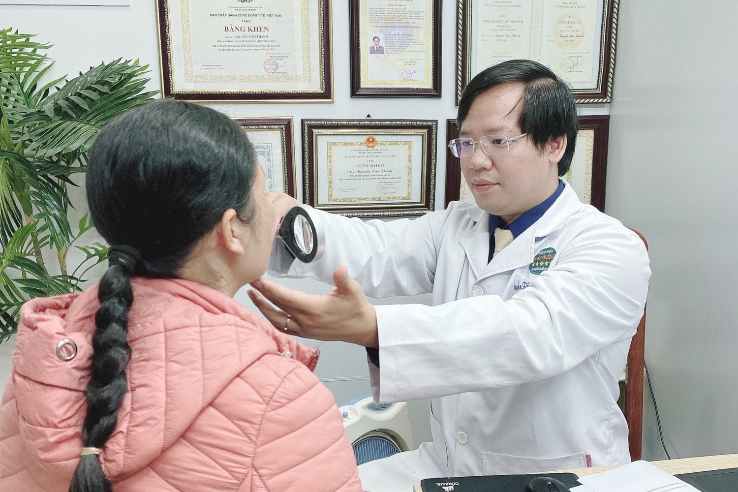 Peel da trị nám, người phụ nữ bị bỏng nặng -0