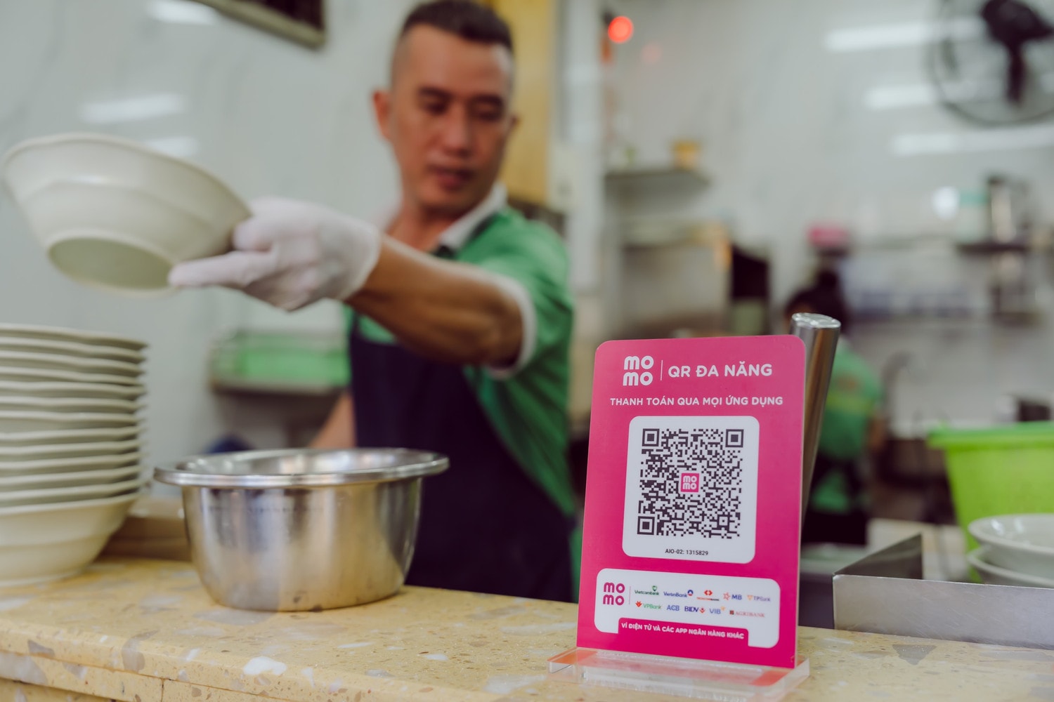 MoMo là thương hiệu Việt gắn liền với nhu cầu thanh toán, mua sắm, dịch vụ tài chính của người Việt. Ảnh: MoMo.