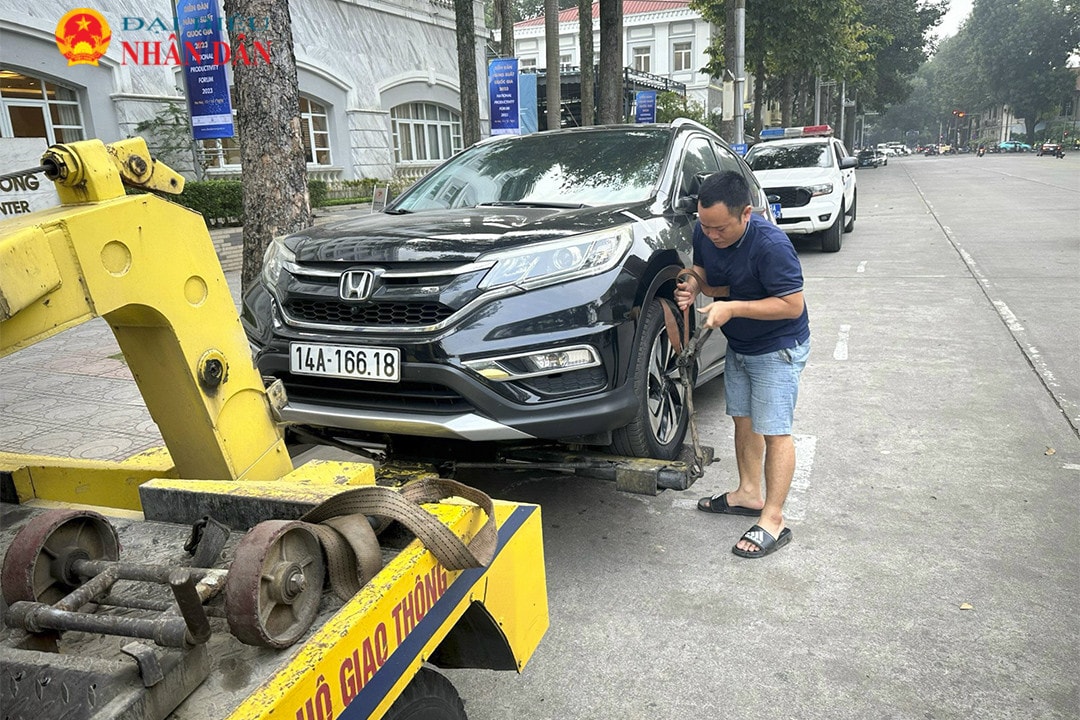 Hà Nội: Công an phường Điện Biên xử lý hàng loạt vi phạm trật tự đô thị dịp Tết 2024 -0