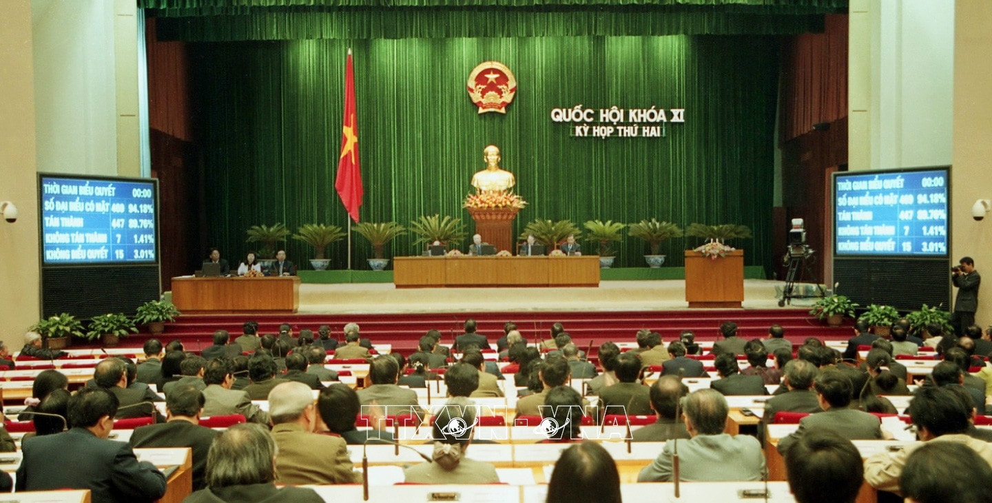 CHUYỆN BÊN LỀ NGHỊ TRƯỜNG
