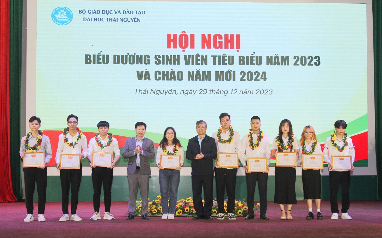 Thái Nguyên: Tuyên dương 94 sinh viên có thành tích tiêu biểu trong năm 2023 -0