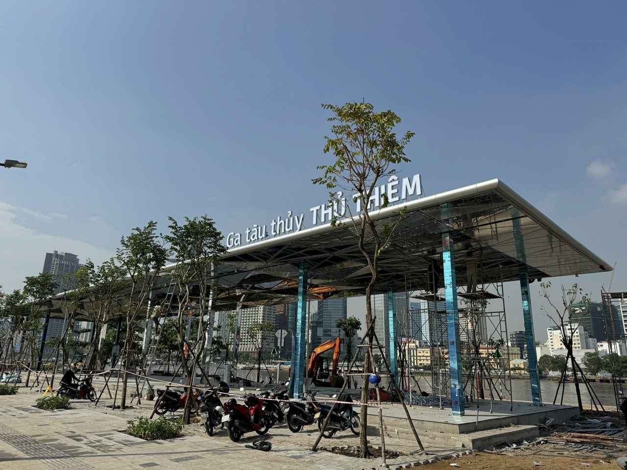 TP. Hồ Chí Minh rực rỡ trước thềm năm mới 2024 -0