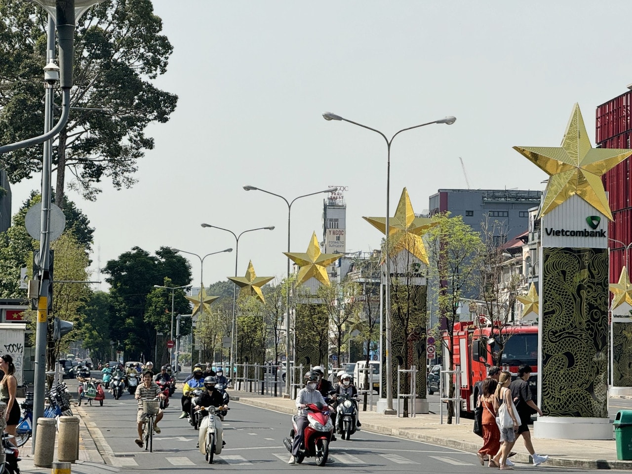 TP. Hồ Chí Minh rực rỡ trước thềm năm mới 2024 -0