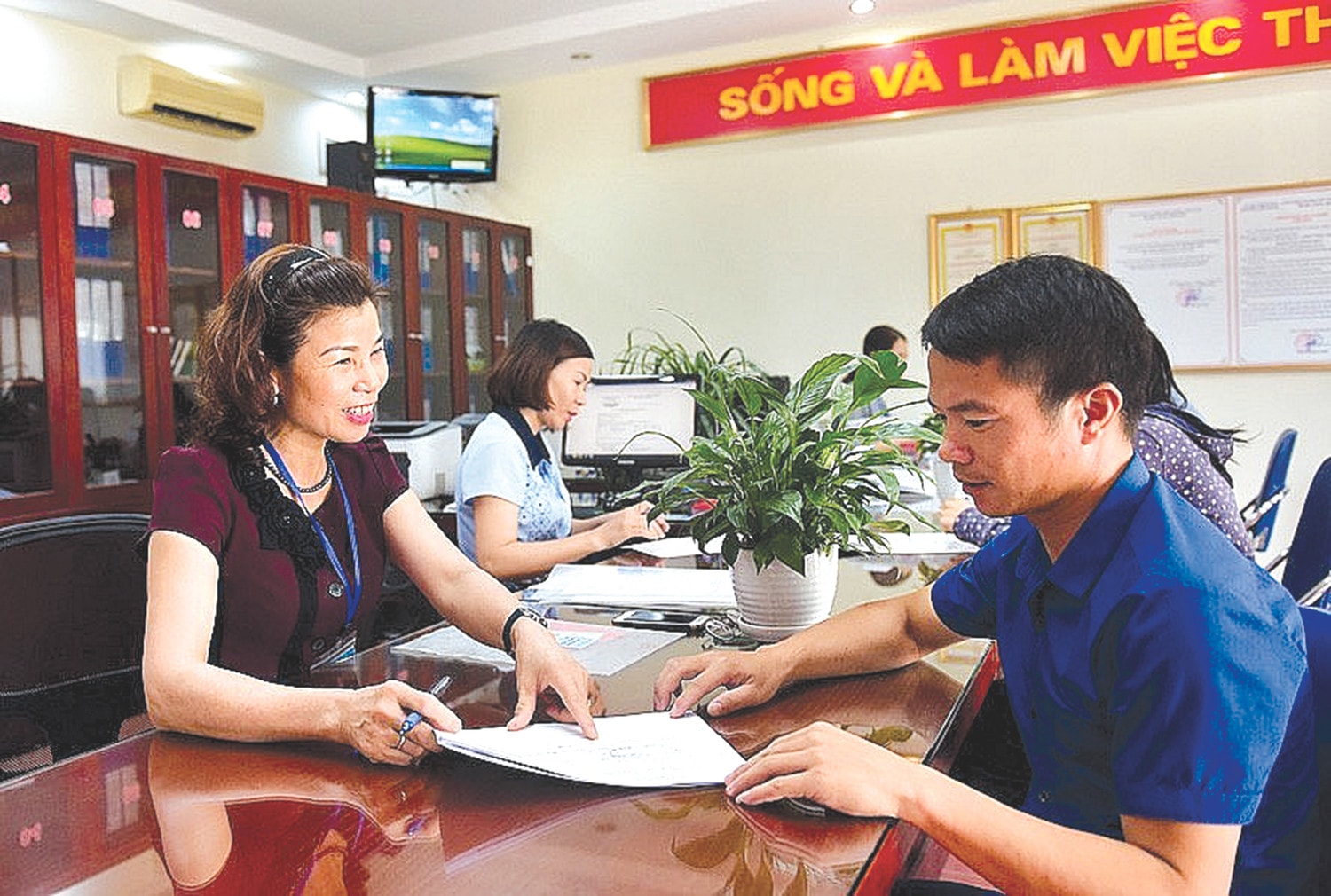 Hà Nội tăng cường phân cấp, ủy quyền – “cú đấm thép” trong cải cách hành chính