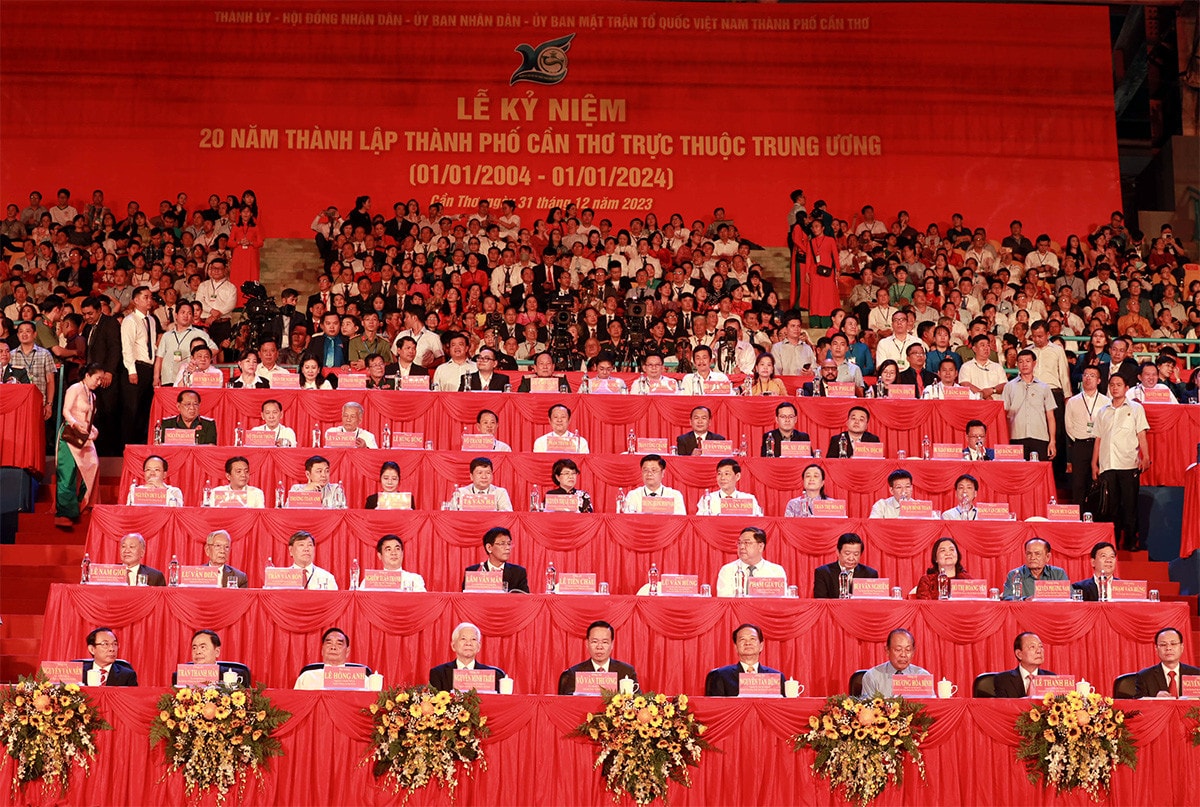 Chủ tịch nước Võ Văn Thưởng dự Lễ kỷ niệm 20 năm thành lập Thành phố Cần Thơ -4