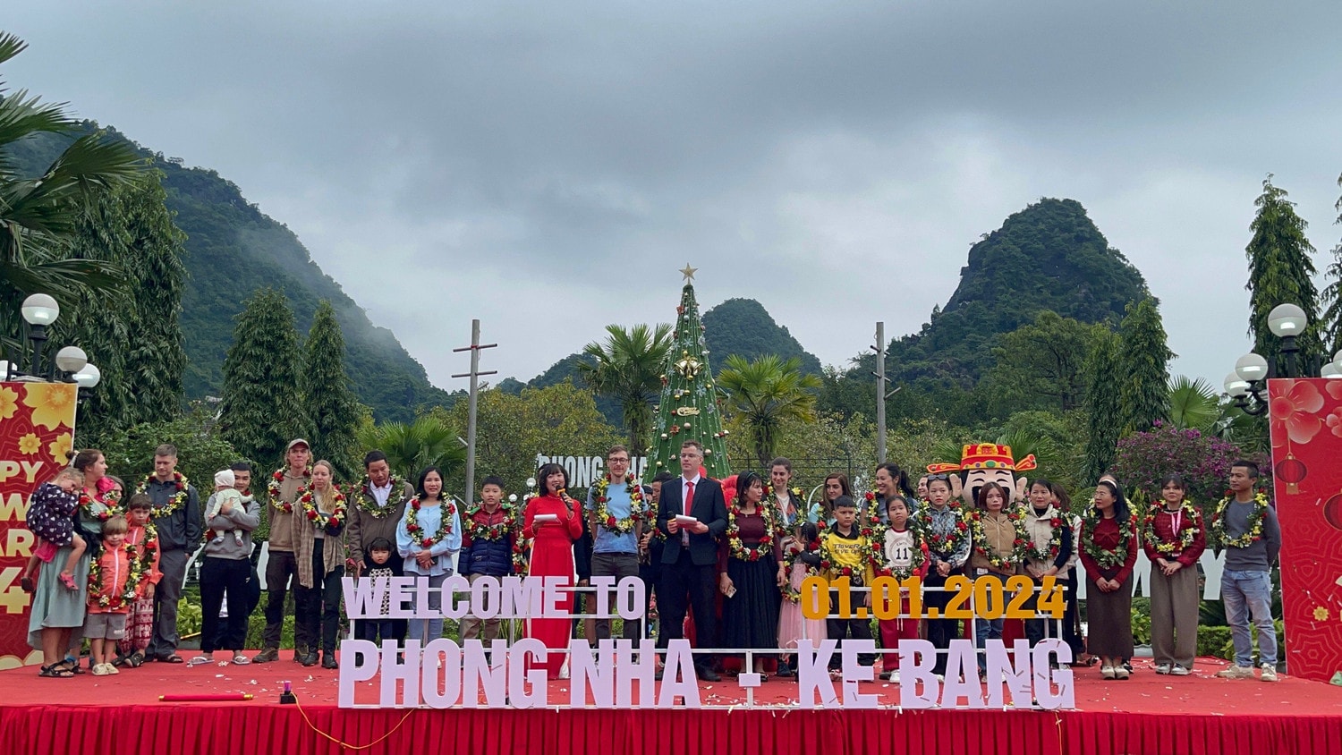 Quảng Bình đón những du khách đầu tiên đến Phong Nha - Kẻ Bàng và TP. Đồng Hới -0