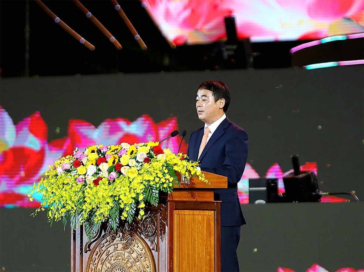 Chủ tịch nước Võ Văn Thưởng dự Lễ kỷ niệm 20 năm thành lập tỉnh Hậu Giang -5