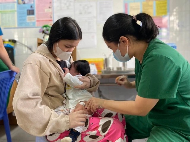 TP. Hồ Chí Minh: Tổ chức tiêm vaccine 5 trong 1 cho trẻ -0