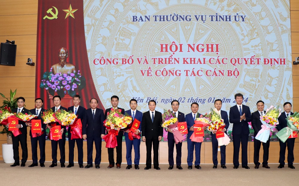 Yên Bái công bố và triển khai các quyết định về công tác cán bộ -0