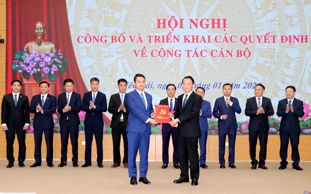 Yên Bái công bố và triển khai các quyết định về công tác cán bộ -0