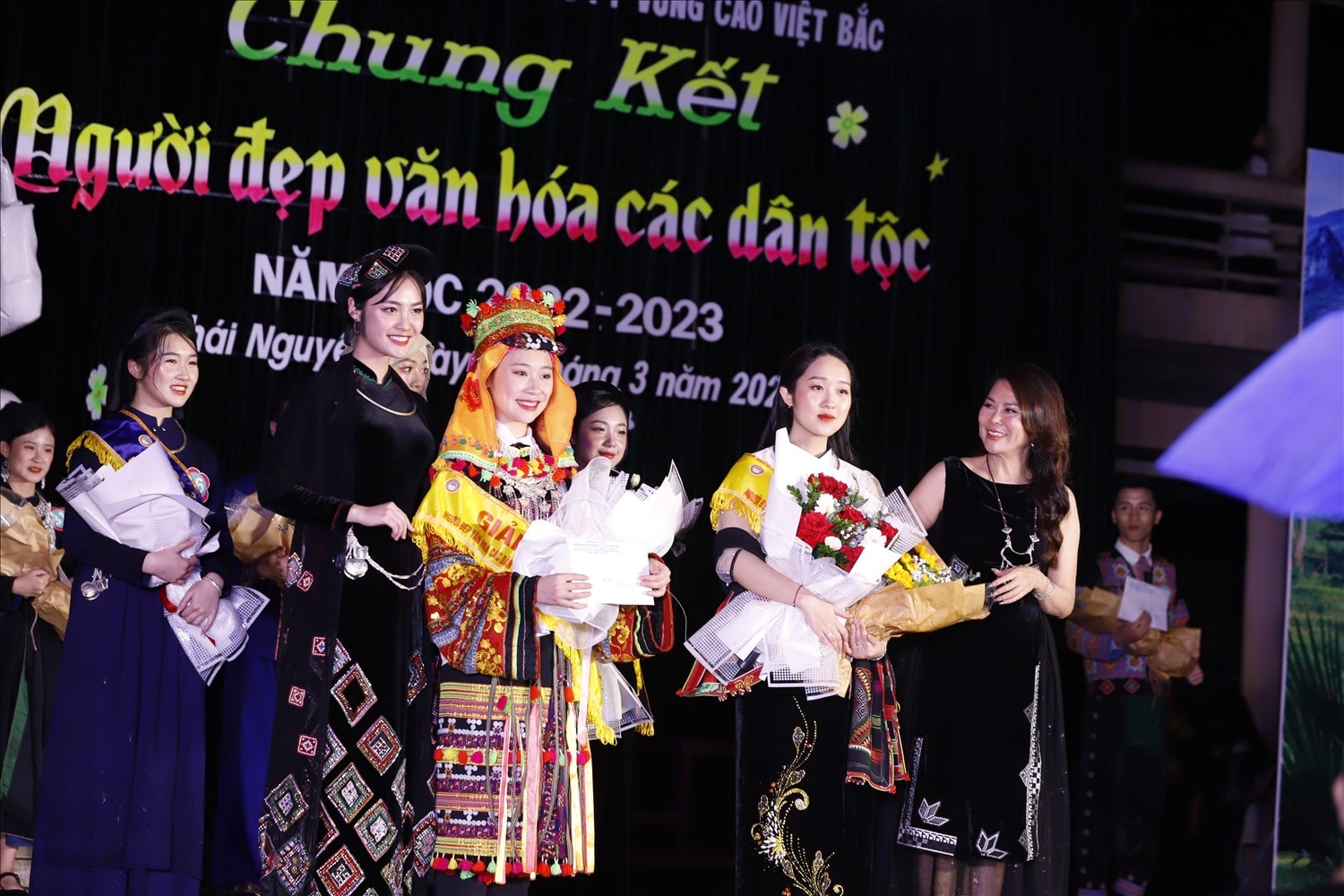 Nữ sinh người Lô Lô và mong ước đem văn hoá dân tộc lan toả -0