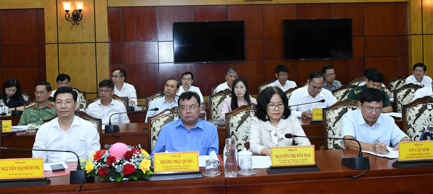 Chủ tịch Quốc hội Vương Đình Huệ làm việc với Ban Thường vụ Tỉnh ủy Tây Ninh