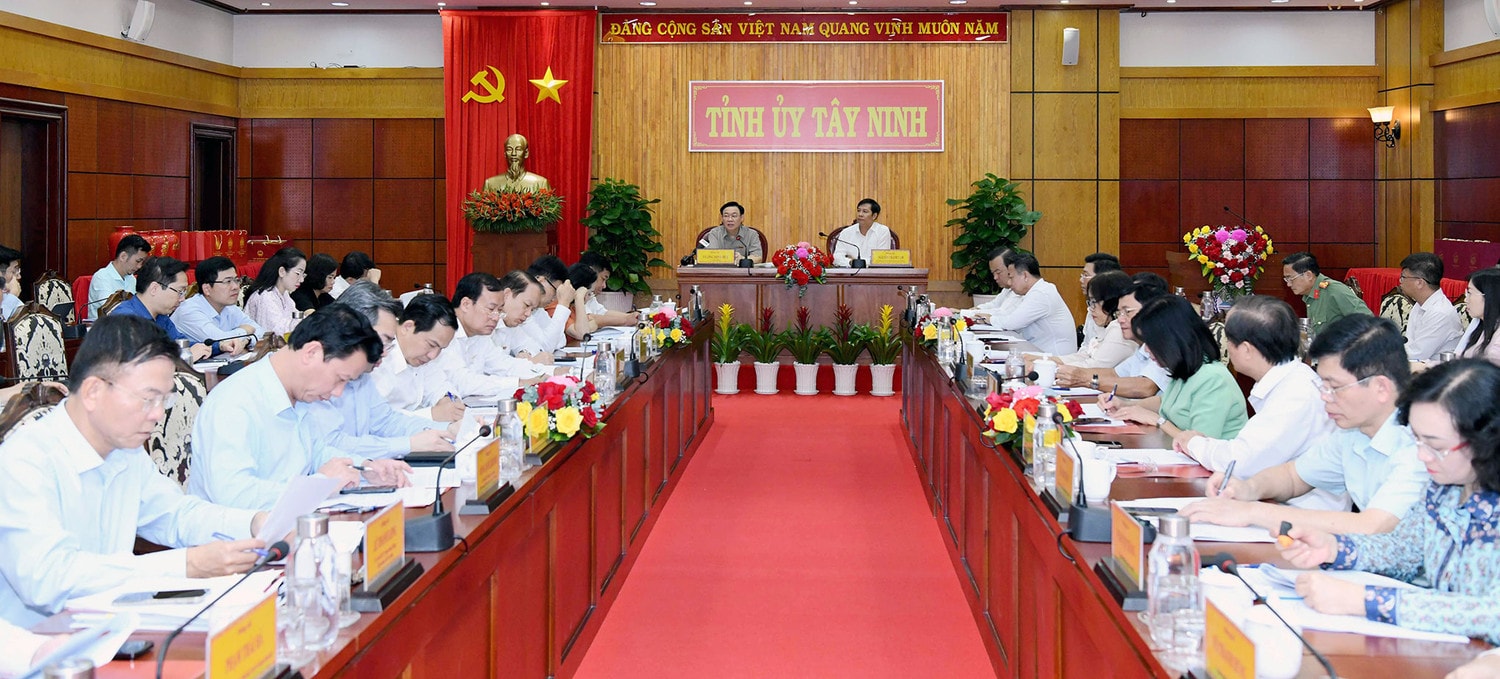 Chủ tịch Quốc hội Vương Đình Huệ làm việc với Ban Thường vụ Tỉnh ủy Tây Ninh