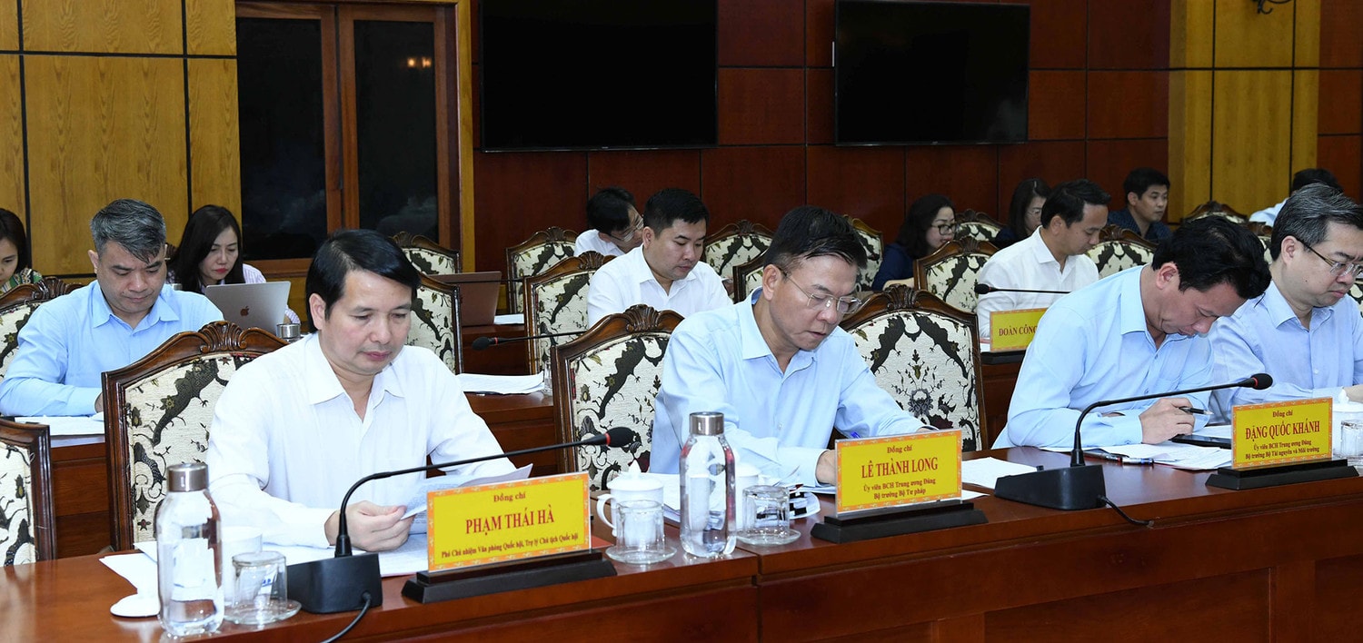 Chủ tịch Quốc hội Vương Đình Huệ làm việc với Ban Thường vụ Tỉnh ủy Tây Ninh