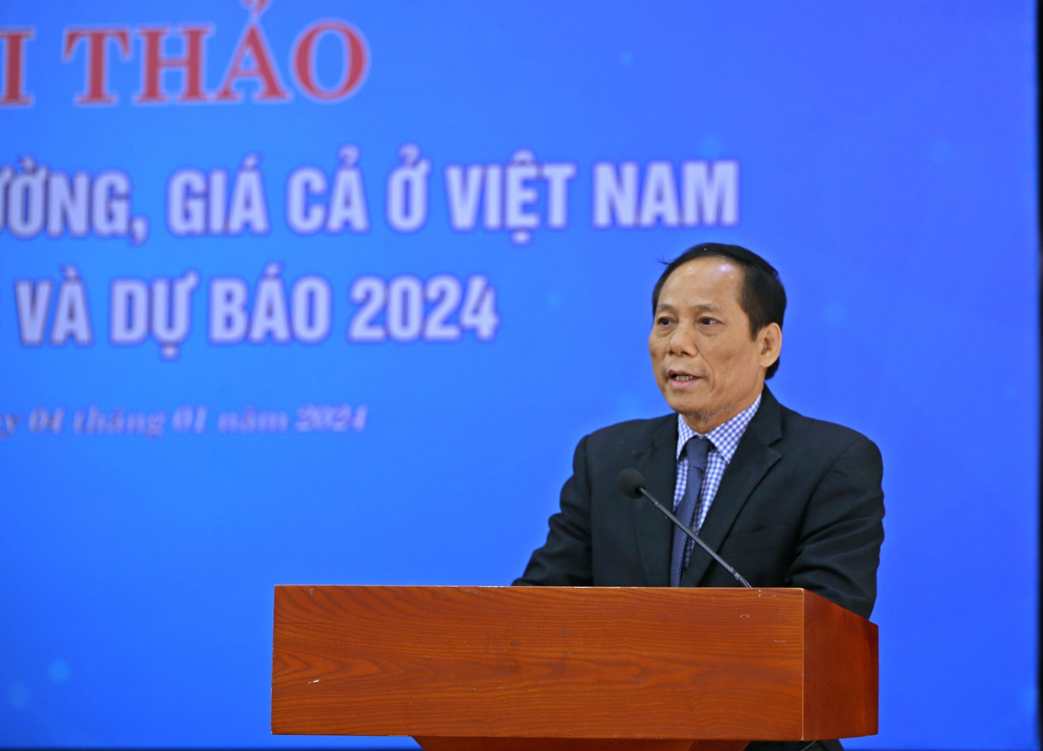 Nguyên Viện trưởng Viện Kinh tế - Tài chính, Giảng viên cao cấp Học viện Tài chính, PGS. TS Nguyễn Bá Minh phát biểu tại hội thảo Kinh tế Việt Nam năm 2024 có nhiều dấu tích cực -0