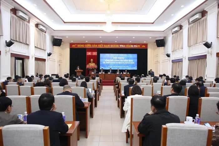 Bộ trưởng Nguyễn Kim Sơn: 
