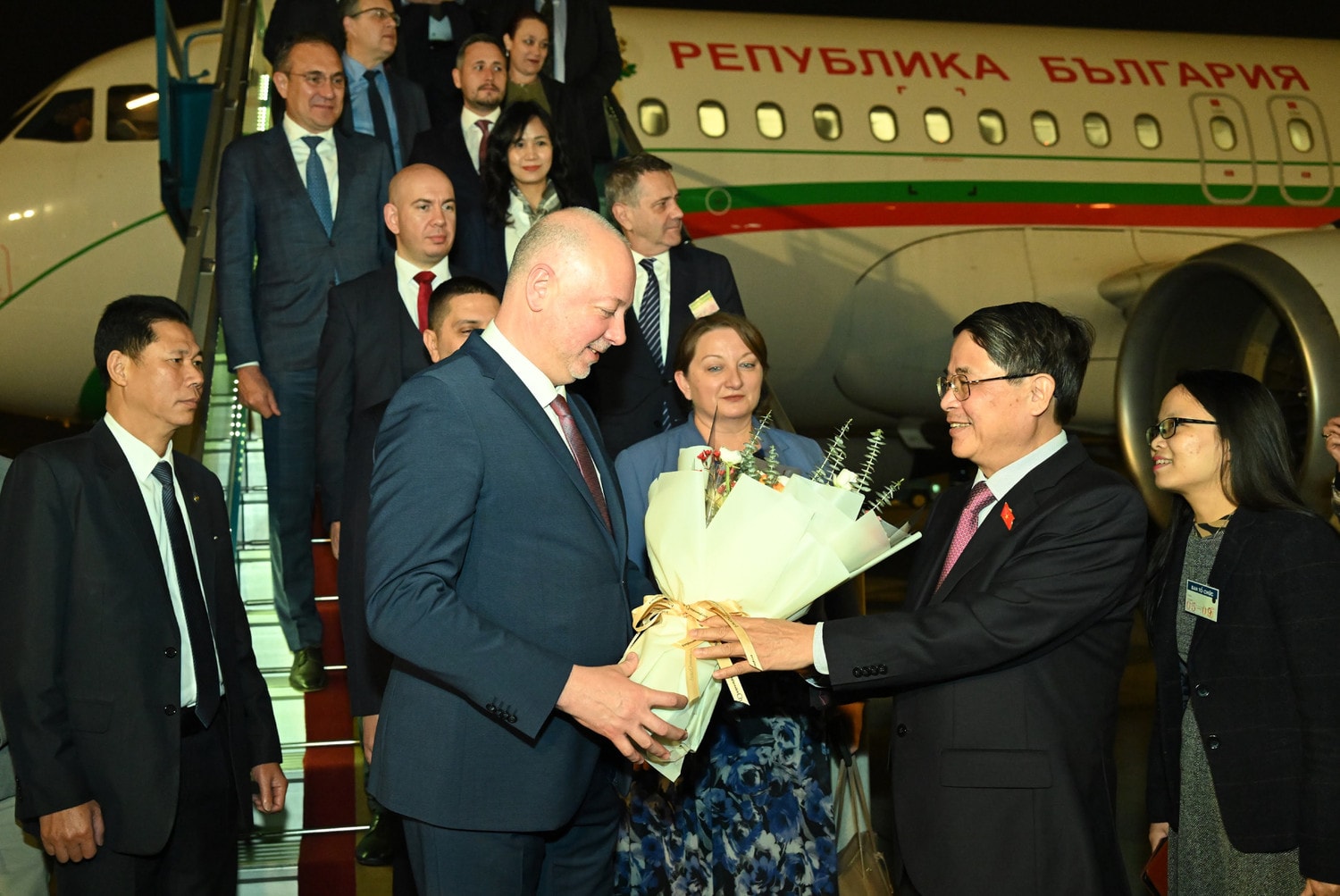 Chủ tịch Quốc hội Cộng hòa Bulgaria Rossen Dimitrov Jeliazkov đến Hà Nội, bắt đầu thăm chính thức Việt Nam -0